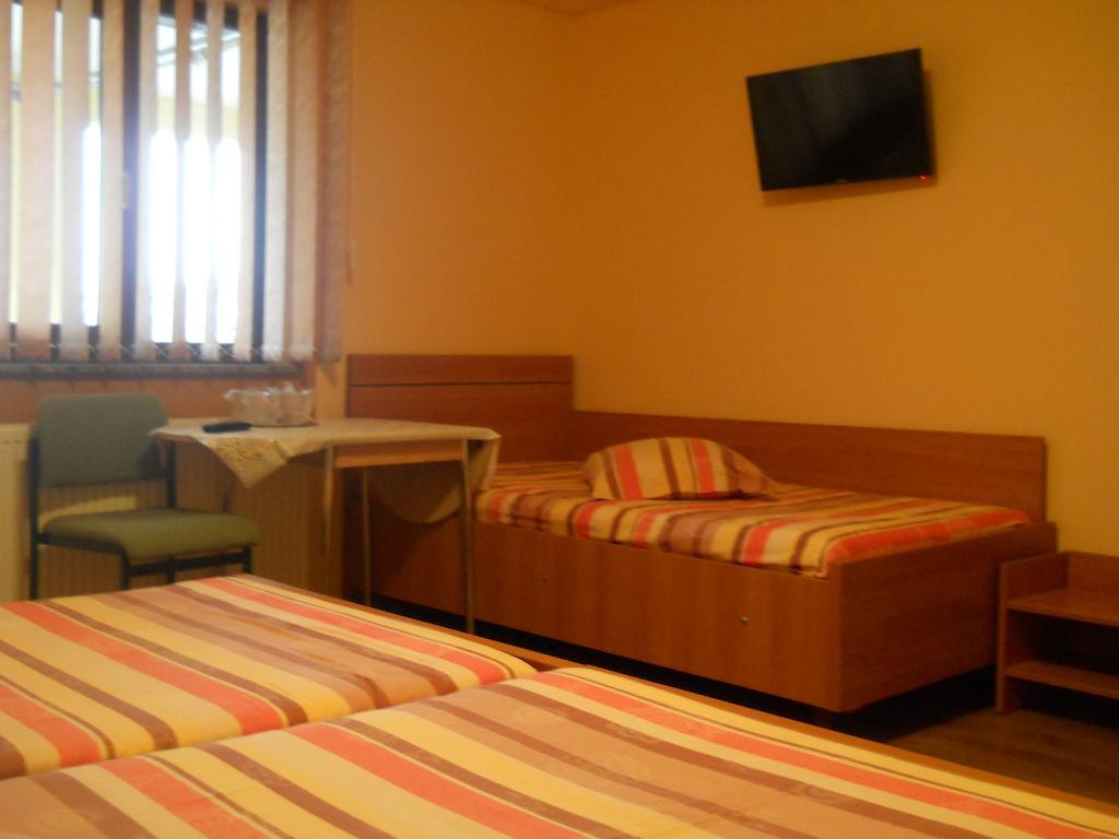 Pensiunea Cora Piteşti Camera foto